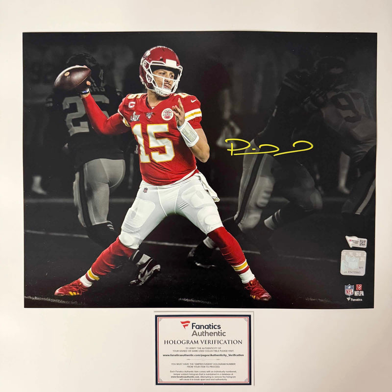 Autographed/Signed Patrick Mahomes Kansas City Chiefs 11x14 Football Photo Fanatics COA