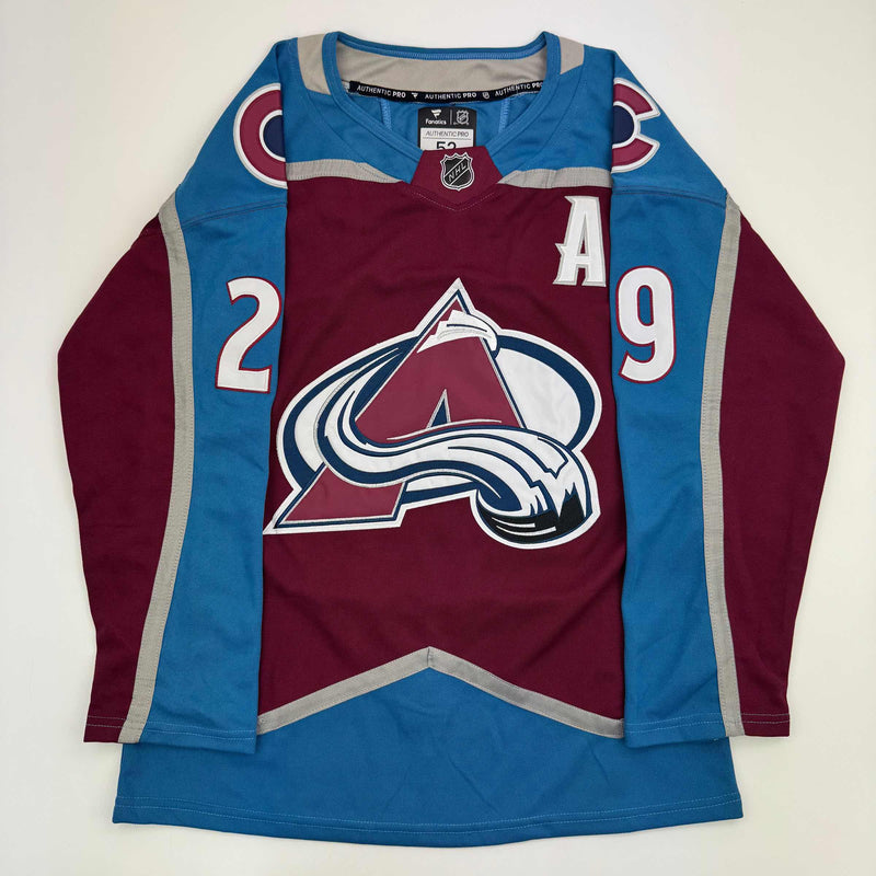 Autographed/Signed Nathan MacKinnon Colorado Avalanche Authentic Maroon Hockey Jersey Fanatics COA