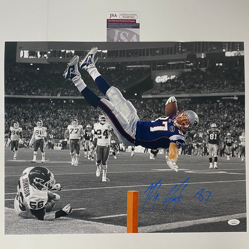Autographed/Signed Rob Gronkowski New England Patriots 16x20 Football Photo JSA COA